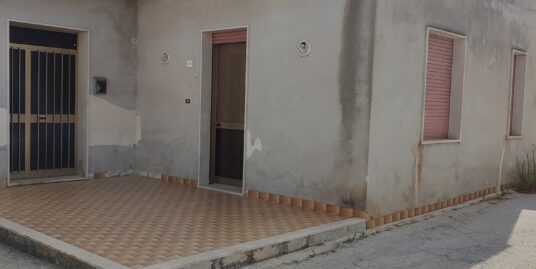 MARSALA CASA INDIPENDENTE DI 220 MQ CON TERRENO DI 1600 MQ+ MAGAZZINO DI 140 MQ